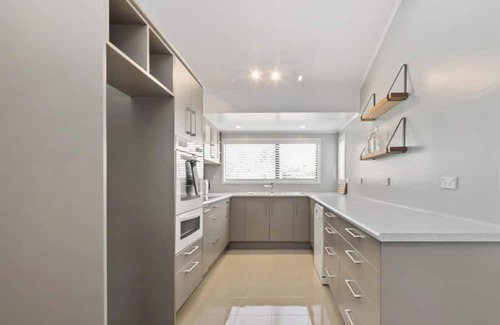 Bucklands Beach House | Marendellas Escape - Bucklands Beach Holiday Home