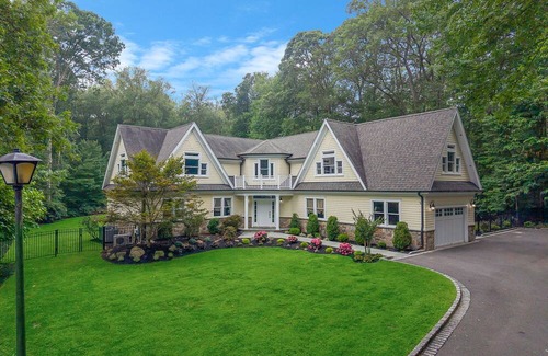 Dix Hills House | Ryder Cup rental 20 minutes to Bethpage Golf Course.n8 day rental for Ryder cup
