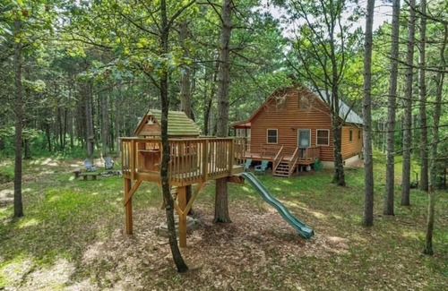 Big Flats Cabin | Rustic Log Cabin on Wooded Acreage Creek Fishing, Firepit, Near Lakes & Golf