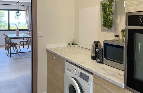 Villeneuve-les-Bouloc Apartment | Modern and Cozy Apartment with Private Pool