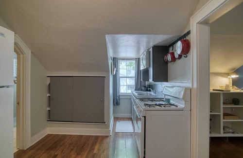 Ada Apartment | Carriage House studio min to ECU