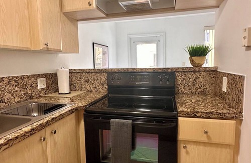 The Crossings Condo | Beautiful 2/2.5 Condo w/free parking fast WiFi