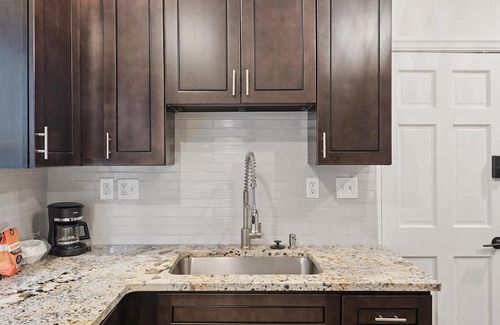 Shaker Heights Apartment | Enjoyable 2 bedroom 1 bathroom in Shaker Heights near universities and hospitals