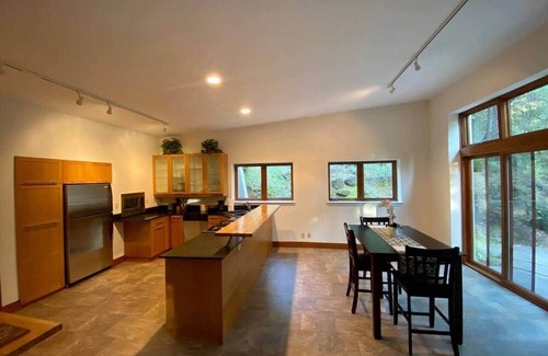 Nevada City House | Hoothaus-secluded, eco home close to trails & town