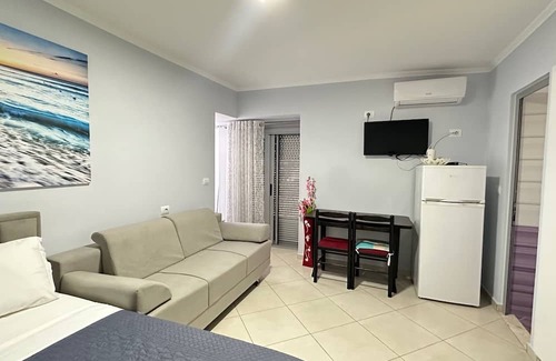 Qender Apartment | Bebi Guest House