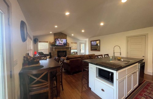 Madison County House | Secluded 4 Bedroom 4 bathroom near Wedding Venue