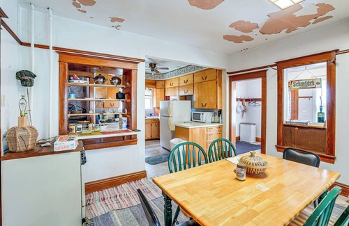 Zeeland House | Cozy Rural Hideaway in McIntosh County!