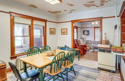 Zeeland House | Cozy Rural Hideaway in McIntosh County!