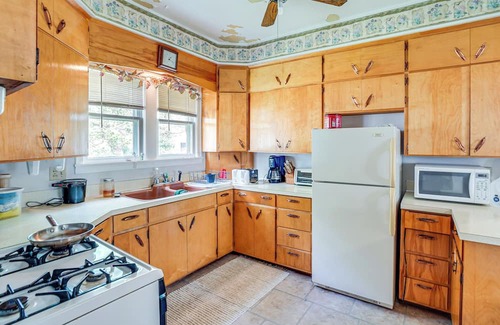 Zeeland House | Cozy Rural Hideaway in McIntosh County!