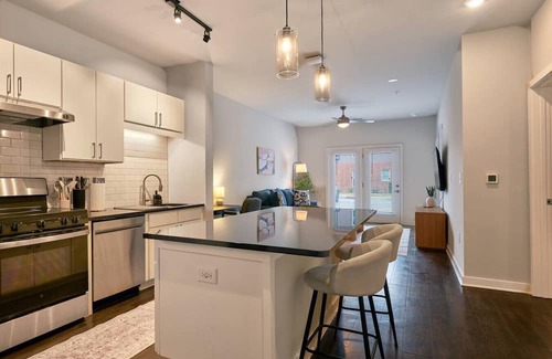 Clayton Apartment | Worker`s Sanctuary | Mins from DT Clayton