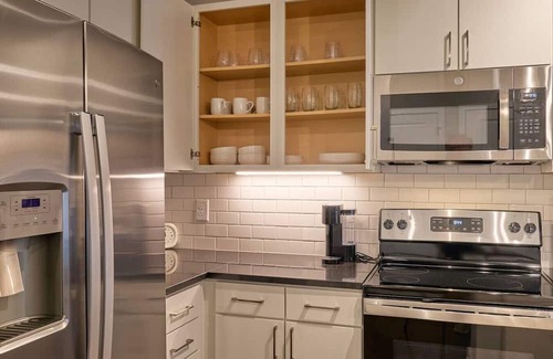Clayton Apartment | 2BD Haven Steps from DT Clayton