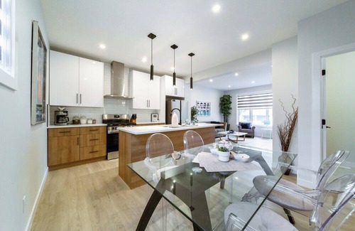 Jasper Place House | Cozy4bedroomsEntireHouseFreewifiparkingKINGbeds