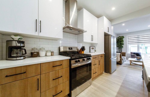 Jasper Place House | Cozy4bedroomsEntireHouseFreewifiparkingKINGbeds