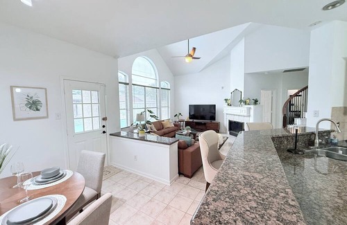 Louetta House | 4-bedroom house in wonderful Spring with a pool
