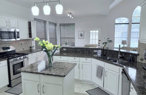 Louetta House | 4-bedroom house in wonderful Spring with a pool