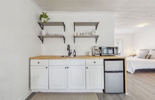 Kennesaw Apartment | Cozy Kennesaw Apartment Close to KSU w/EV Charger