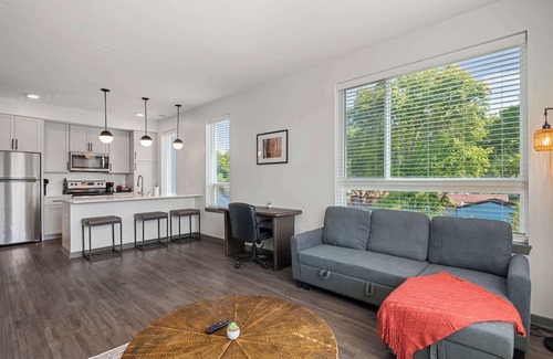 Indianapolis Apartment | CozySuites Ayr | parking, pool, gym #05