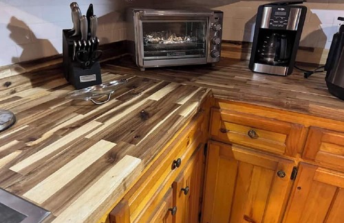 Pelsor Cabin | Tranquil Woods Getaway/130 Acres/3BR