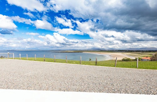 Doogort Cottage | Luxury 2-bedroom cottage in spectacular location on Achill