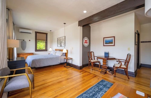 Marshall Cabin | Marshall House Inn Grandview Suite, Walk Downtown
