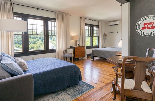 Marshall Cabin | Marshall House Inn Grandview Suite, Walk Downtown