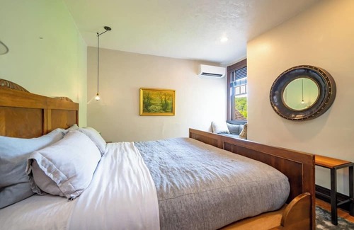 Marshall Cabin | Marshall House Inn 2-Bedroom Suite, Walk Downtown