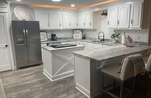New Albany House | 4-bedroom house in nice New Albany with AC