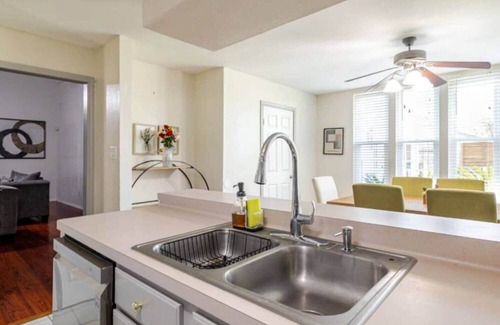 Barker House | Large Spacious Home | 7 bed, backyard,3BR, parking