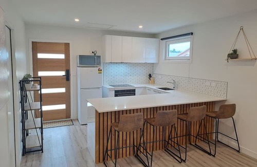 Saint Kilda House | Tainui Charm - 2 Apartments