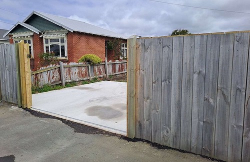 Saint Kilda House | Tainui Charm - 2 Apartments