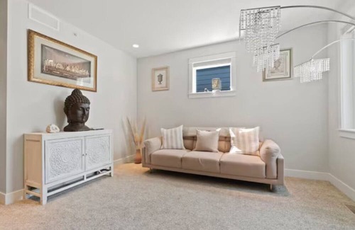 Central Okanagan House | Large 3 level luxury townhome at the lakes
