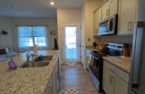 Carthage House | Cozy 3 Bedroom 2.5 Bath Townhome in Charming Carthage