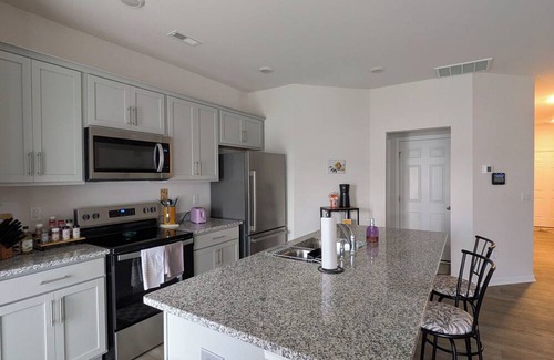 Carthage House | Cozy 3 Bedroom 2.5 Bath Townhome in Charming Carthage