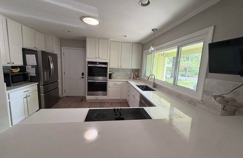 Leawood House | Clean and Updated 4 bedroom home in heart of Prairie Village