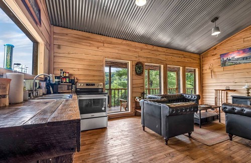 Lynx Cabin | Sleeps 4| Private Bathroom | Stunning Views