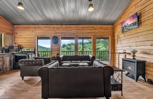 Lynx Cabin | Sleeps 4| Private Bathroom | Stunning Views