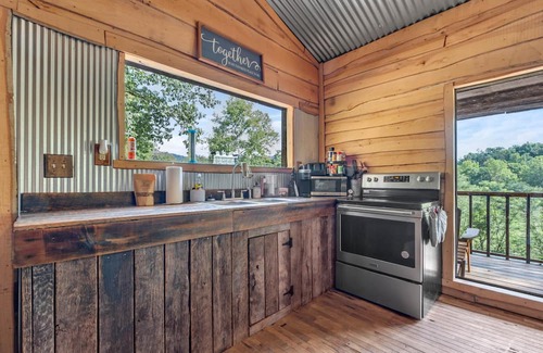 Lynx Cabin | Sleeps 4| Private Bathroom | Stunning Views