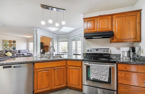 Fleetwood House | Enjoyable 4-bedroom house with AC in Surrey