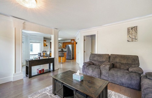 Fleetwood House | Enjoyable 4-bedroom house with AC in Surrey