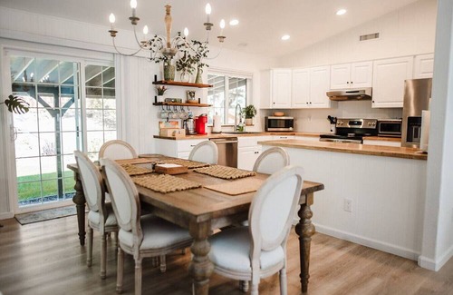 Altamont Apartment | The Mintwood| 4 BDR Home Near Crater Lake/OIT