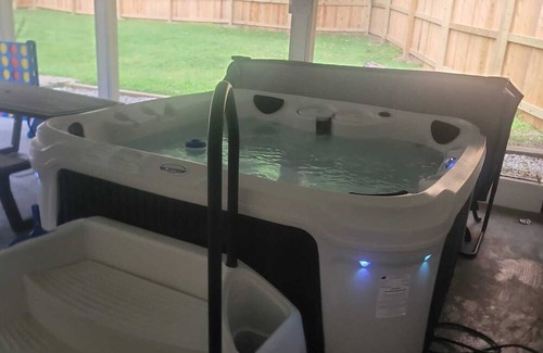 Middletown House | Cozy Hershey-Harrisburg Hideout w Hot-tub.