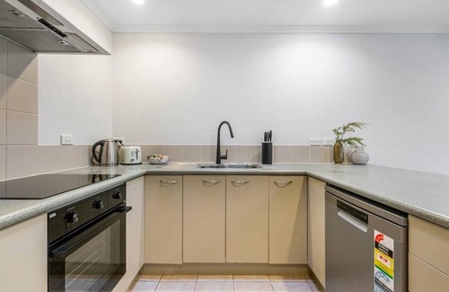 Oteha Apartment | 5 Sunvista Ave, Oteha, Auckland 0632