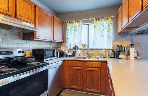 North San Antonio - SAT House | 3BR Charming House with BBQ & Near Pearl District