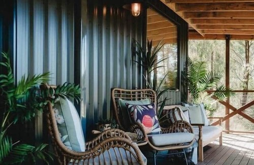 Bunburra House | Sugarloaf Luxury Farmhouse Cabin