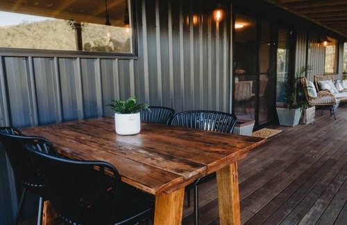Bunburra House | Sugarloaf Luxury Farmhouse Cabin