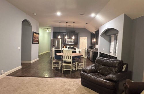 Little Elm House | Charming 4-bedroom house with Greenbelt views in Oak Point