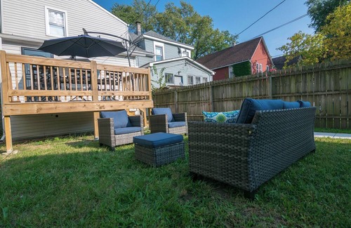 West Pullman Apartment | 4-bedroom house in brilliant Chicago with AC, WiFi. Enjoy your stay.