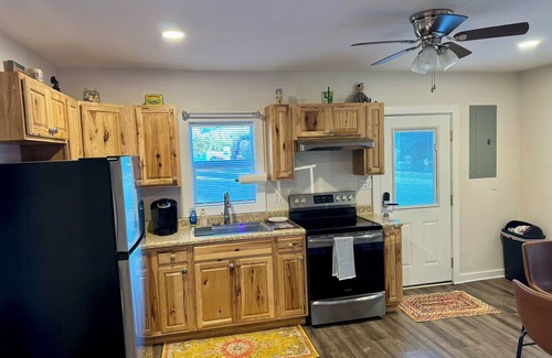 Covington Cottage | Charming 1-bedroom cottage in Covington with AC
