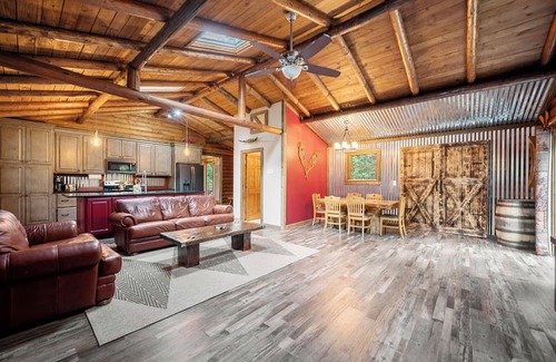 Kabletown Cabin | Forest Log Cabin Dogs Friendly 3bd/2b