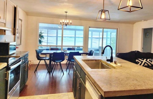 Carling Cottage | Georgian Bay 3-bdrm lakefront Main House